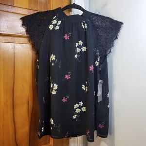 Vince Camuto NWT Women's Button Neck Floral and Lace Top